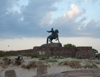 Памятник Елизавете Петровне